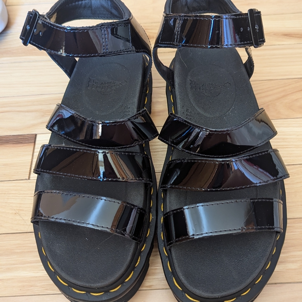 DOC MARTEN PLATFORM SANDALS WORN ONCE SIZE:9